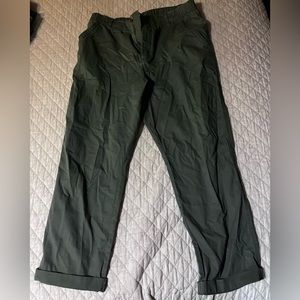Old Navy, olive green capris size Large, never worn
